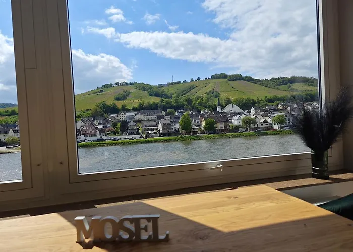 Lägenhet Schoene Aussicht Zell an der Mosel